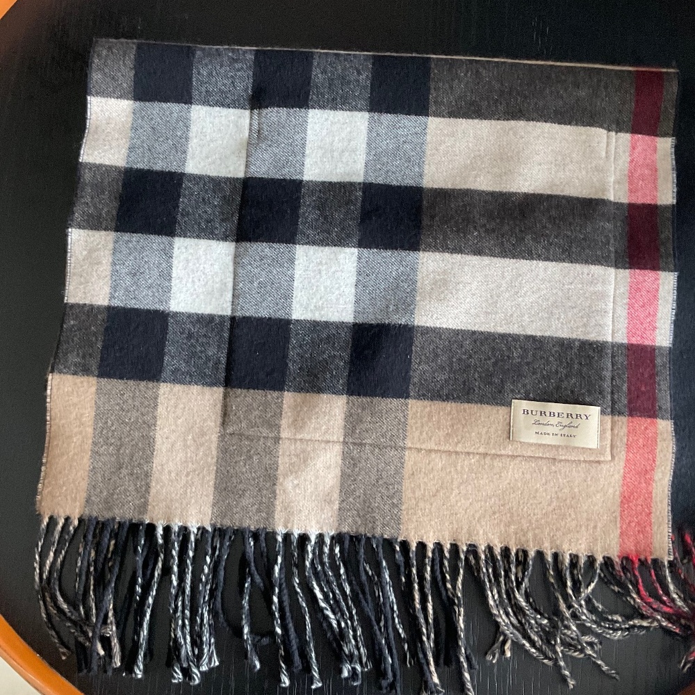 NEW Burberry Scarf